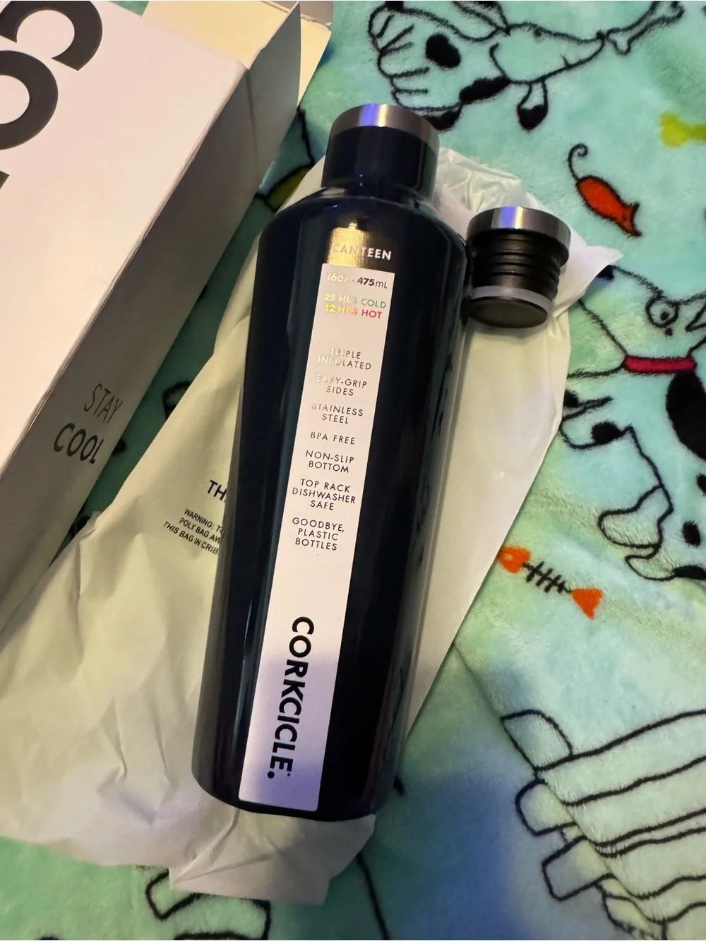 CORKCICLE CANTEEN Triple Insulated Water Bottle NEW Midnight, travel wine holder